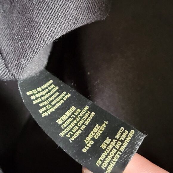 EUC FOSSIL BLACK GENUINE LEATHER SLING BAG MEDIUM - Picture 15 of 16